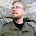 Timo Hännikäinen (s. 1979) on Helsingissä asuva kirjailija ja suomentaja. Tuoreimmat teokset esseeteos ”Hysterian maa” (2013) ja esseekokoelma "Kunnia" (2015). Kiinnostuksen kohteita taide, historia ja antimoderni ajattelu.